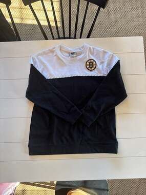 Boston Bruins Antigua Relevant Colorblock Lightweight Crewneck Pullover Sweatshi